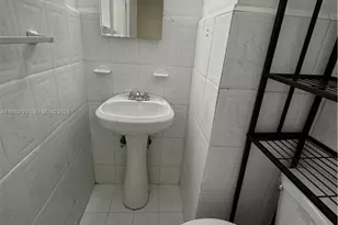 510 W 36th Pl, Hialeah, FL 33012 - Photo 11