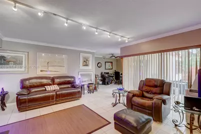 337 Ives Dairy Rd #12, Miami, FL 33179 - Photo 9