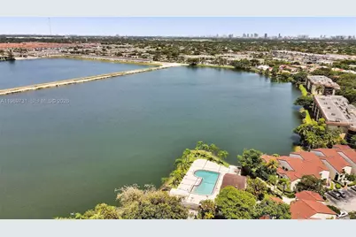 337 Ives Dairy Rd #12, Miami, FL 33179 - Photo 31