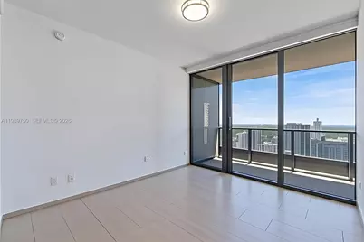 1000 Brickell Plz #2812, Miami, FL 33131 - Photo 25