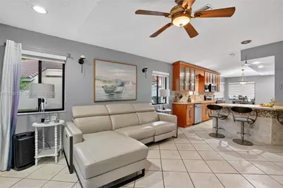 11501 SW 9th Ct, Pembroke Pines, FL 33025 - Photo 15