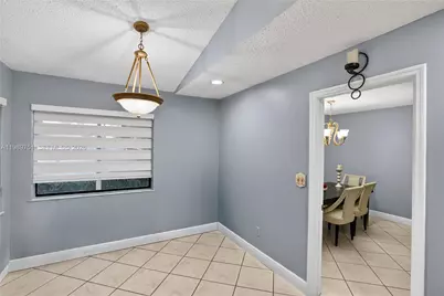 11501 SW 9th Ct, Pembroke Pines, FL 33025 - Photo 17