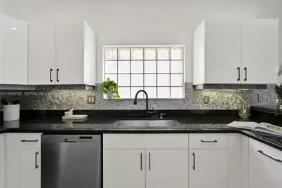 1251 Hayes St, Hollywood, FL 33019 - Photo 11