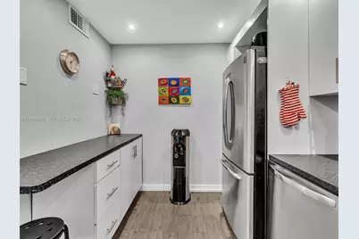 3375 N Country Club Dr #208, Aventura, FL 33180 - Photo 7