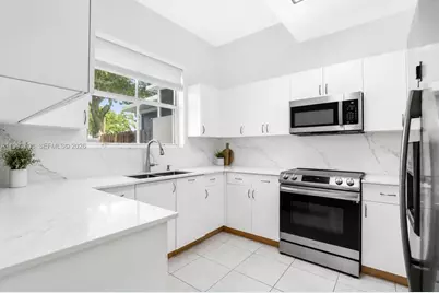 102 Riverwalk Cir, Sunrise, FL 33326 - Photo 9