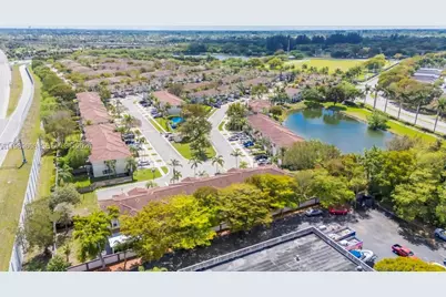 102 Riverwalk Cir, Sunrise, FL 33326 - Photo 31