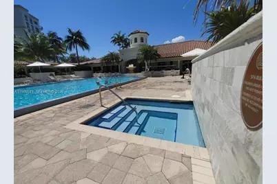 20000 E Country Club Dr #201, Aventura, FL 33180 - Photo 17