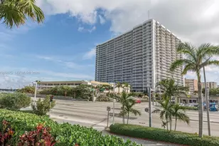 7601 E Treasure Dr, North Bay Village, FL 33141 - Photo 29