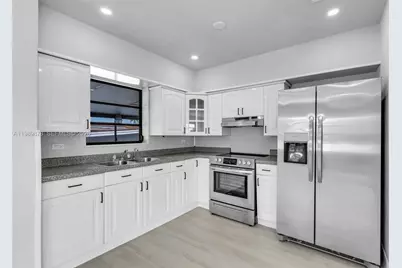 4485 E 8th Ave, Hialeah, FL 33013 - Photo 9