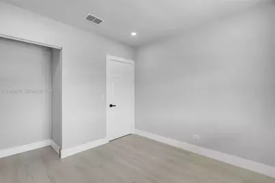 4485 E 8th Ave, Hialeah, FL 33013 - Photo 17