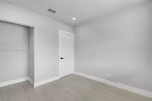 4485 E 8th Ave, Hialeah, FL 33013 - Photo 17