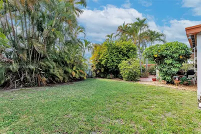 5660 W 13th Ct, Hialeah, FL 33012 - Photo 31