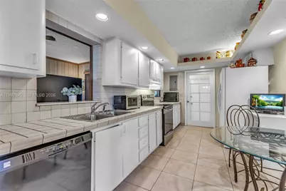 5660 W 13th Ct, Hialeah, FL 33012 - Photo 5