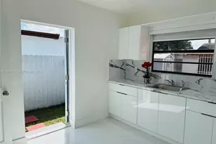 706 W 40th Pl, Hialeah, FL 33012 - Photo 3