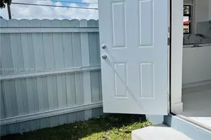 706 W 40th Pl, Hialeah, FL 33012 - Photo 5