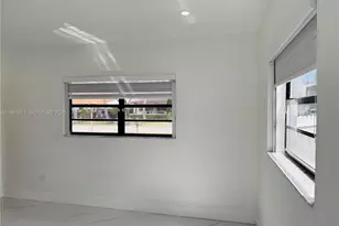 706 W 40th Pl, Hialeah, FL 33012 - Photo 11