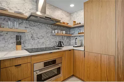 2899 Collins Ave #847, Miami Beach, FL 33140 - Photo 9