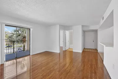 400 W Palm Cir W #306, Pembroke Pines, FL 33025 - Photo 5