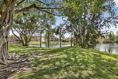 400 W Palm Cir W #306, Pembroke Pines, FL 33025 - Photo 15