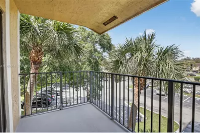 400 W Palm Cir W #306, Pembroke Pines, FL 33025 - Photo 13