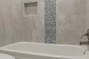 9421 Evergreen Pl, Davie, FL 33324 - Photo 11