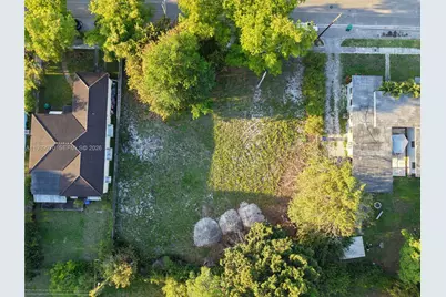 1060 NW 51 St, Miami, FL 33127 - Photo 9