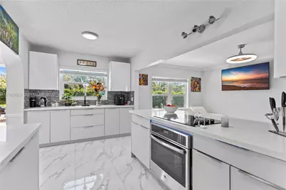 7506 NW 41st St, Coral Springs, FL 33065 - Photo 15