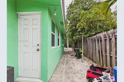 1713 SW 11th Ct, Fort Lauderdale, FL 33312 - Photo 5