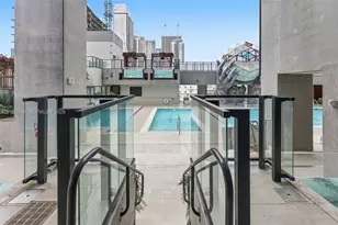 20 NE 11th St, Miami, FL 33132 - Photo 21