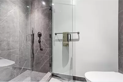 20 NE 11th St #2306A, Miami, FL 33132 - Photo 17