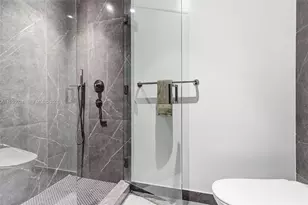 20 NE 11th St, Miami, FL 33132 - Photo 17