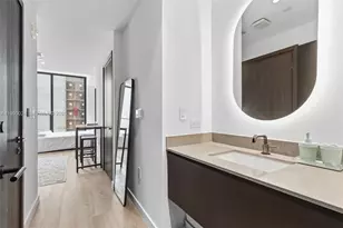 20 NE 11th St, Miami, FL 33132 - Photo 11