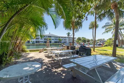 581 Blue Heron Dr #205-B, Hallandale Beach, FL 33009 - Photo 27