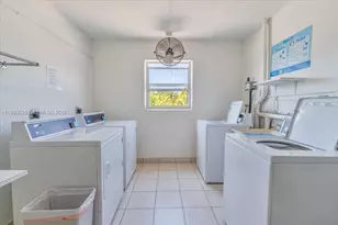 581 Blue Heron Dr, Hallandale Beach, FL 33009 - Photo 23