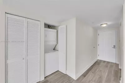 900 SW 8th St #1110, Miami, FL 33130 - Photo 25