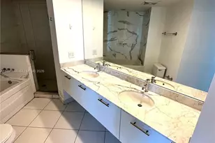 55 SE 6th St, Miami, FL 33131 - Photo 3