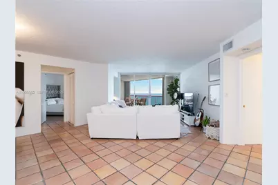 6767 Collins Ave #1704, Miami Beach, FL 33141 - Photo 5