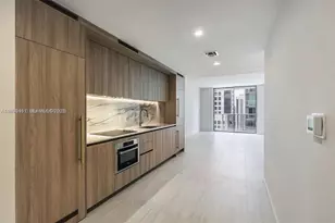 77 SE 5th St, Miami, FL 33131 - Photo 5