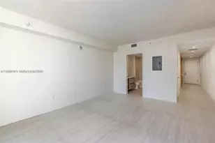 77 SE 5th St, Miami, FL 33131 - Photo 7