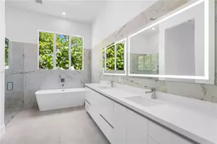 9895 NW 26th St, Doral, FL 33172 - Photo 17