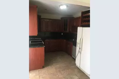 625 E 8th Ct, Hialeah, FL 33010 - Photo 11