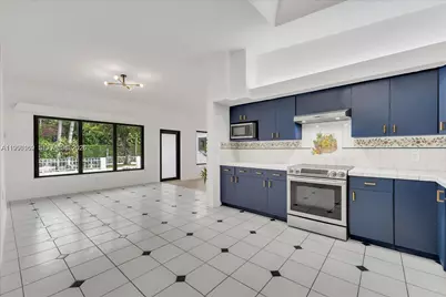 7132 SW 65th Ave, South Miami, FL 33143 - Photo 3