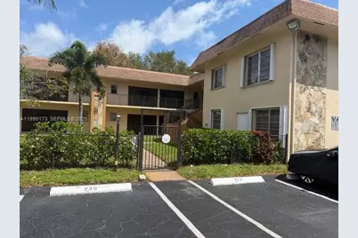 421 NE 1st St #219, Hallandale Beach, FL 33009 - Photo 3