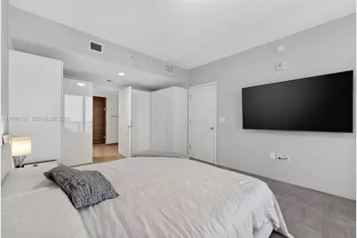 1010 Brickell Av #4203, Miami, FL 33131 - Photo 11
