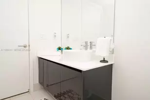 31 SW 6th St, Miami, FL 33131 - Photo 19