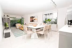 31 SW 6th St, Miami, FL 33131 - Photo 5