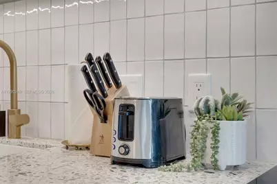 159 NE 6th St #2607, Miami, FL 33132 - Photo 7