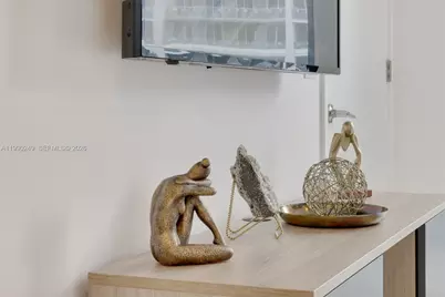 159 NE 6th St #2607, Miami, FL 33132 - Photo 9