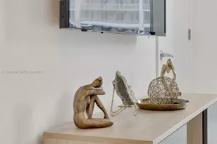 159 NE 6th St, Miami, FL 33132 - Photo 9