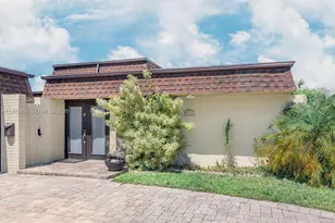 5311 Banyan Ln, Tamarac, FL 33319 - Photo 3